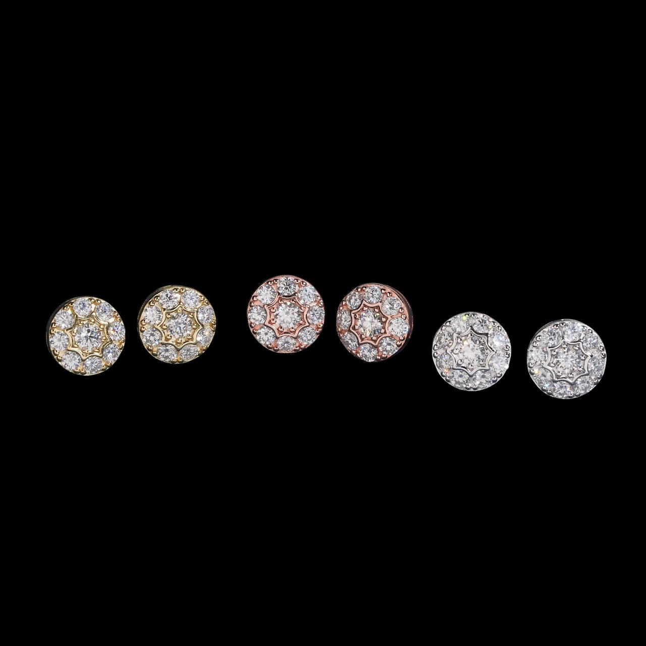 Pendientes de Botón con Diseño Floral Redondo y Pavé de Diamantes de Laboratorio - Oro de 14k