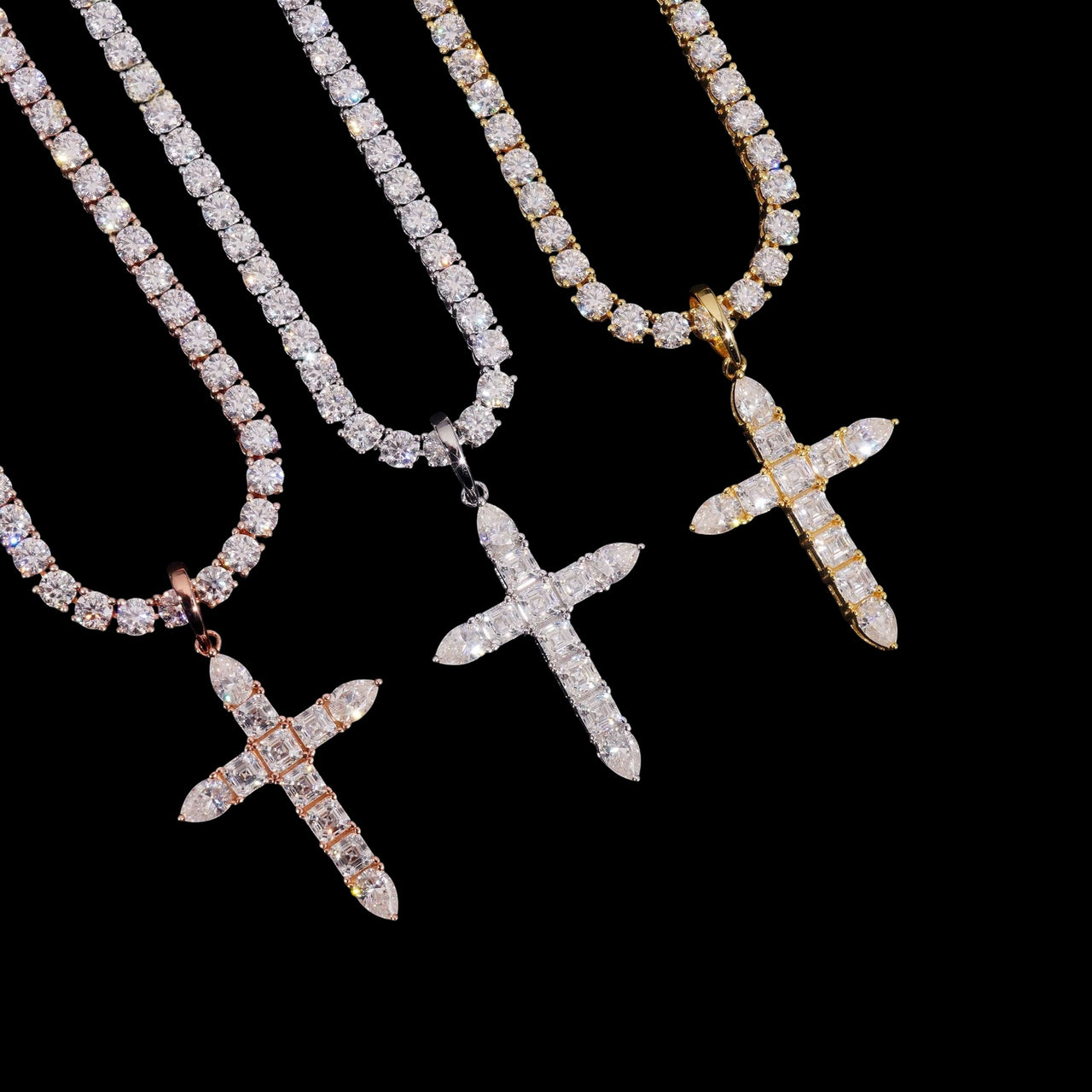 Colgante Cruz de Diamantes Cultivados Talla Asscher y Pera – Oro de 14k