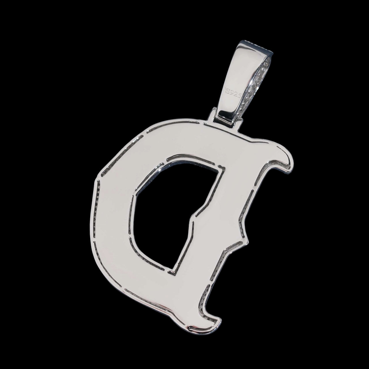 Colgante de letra baguette con diamante de laboratorio – Oro de 14k