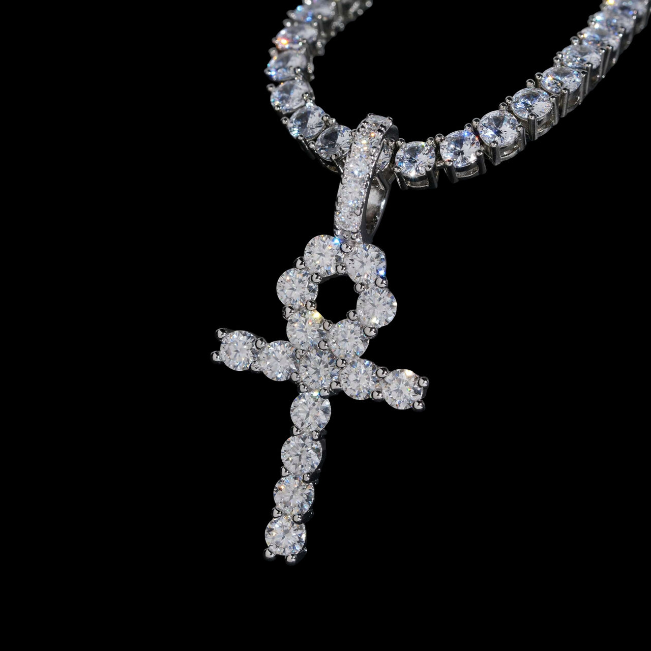 Colgante Ankh con diamantes creados en laboratorio – Oro de 14k