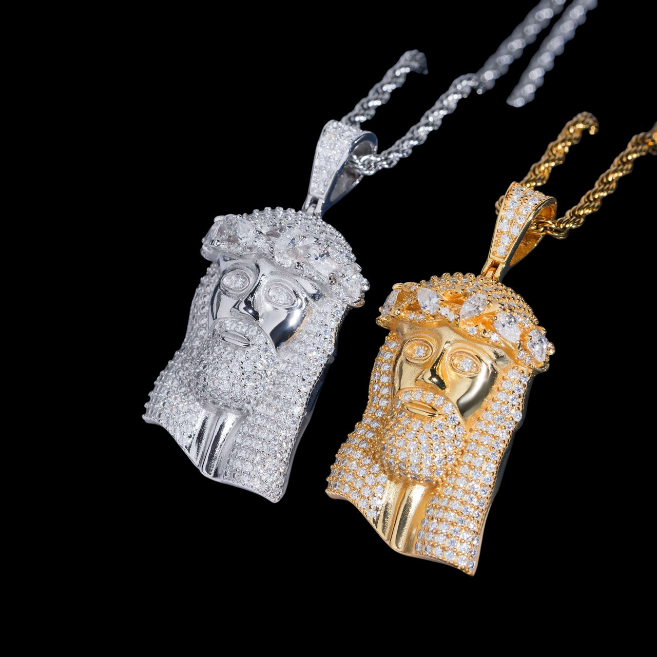 Colgante Jesús de Oro 14k con Diamantes de Laboratorio de Varias Formas