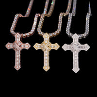 Colgante cruz trenzada baguette de diamante cultivado - Oro de 14k