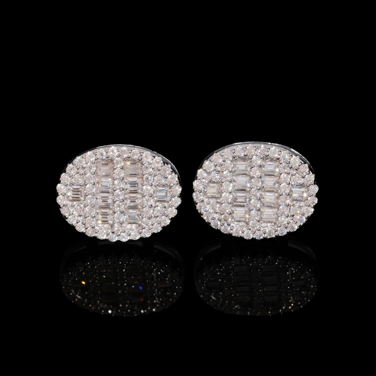 Aretes tipo dormilona con forma de óvalo y baguette en racimo de diamantes de laboratorio – Oro de 14k