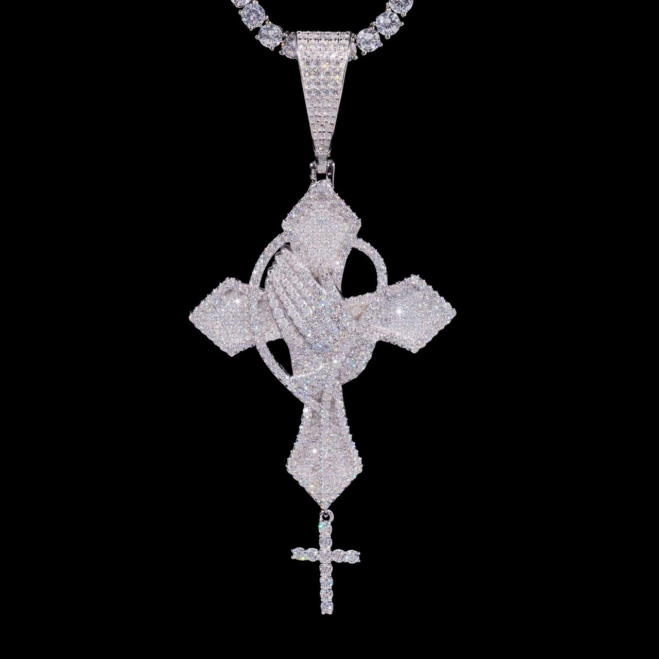 Colgante Cruz Manos Orando con Diamantes de Laboratorio – Oro de 14k