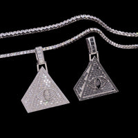 Colgante Pirámide Ojo que Todo lo Ve con Diamante de Laboratorio – Oro de 14k