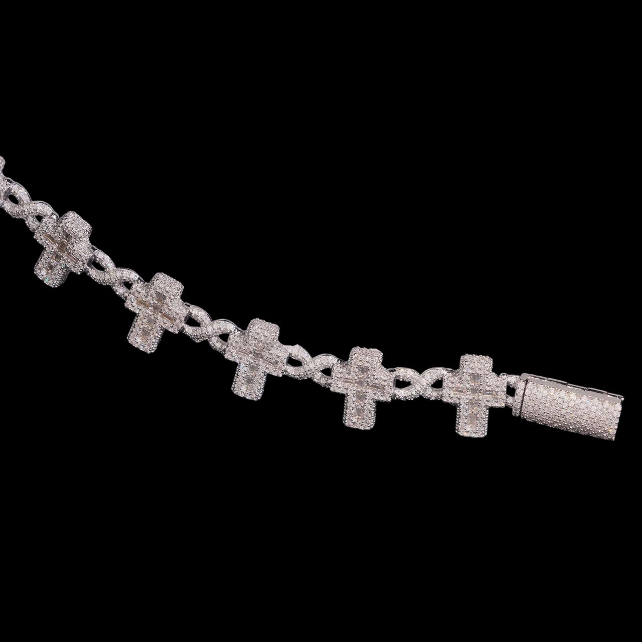 Pulsera de diamantes de laboratorio cruzada tipo baguette y moissanita de oro de 14k